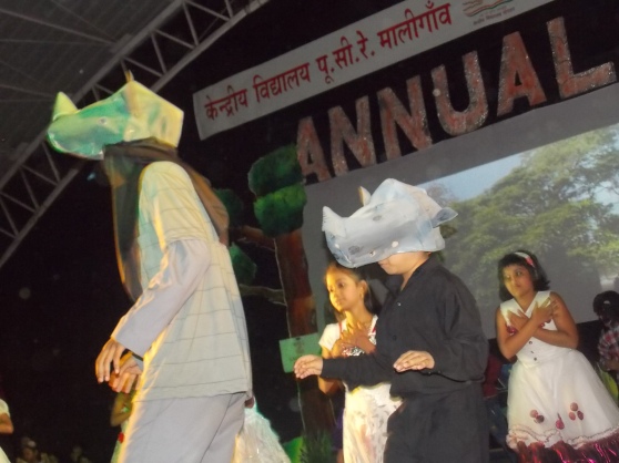 08 MAY 2014: STAGE PRESENTATION DURING SCHOOL ANNUAL DAY